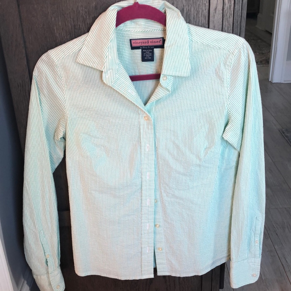 Vineyard Vines seersucker button down blouse